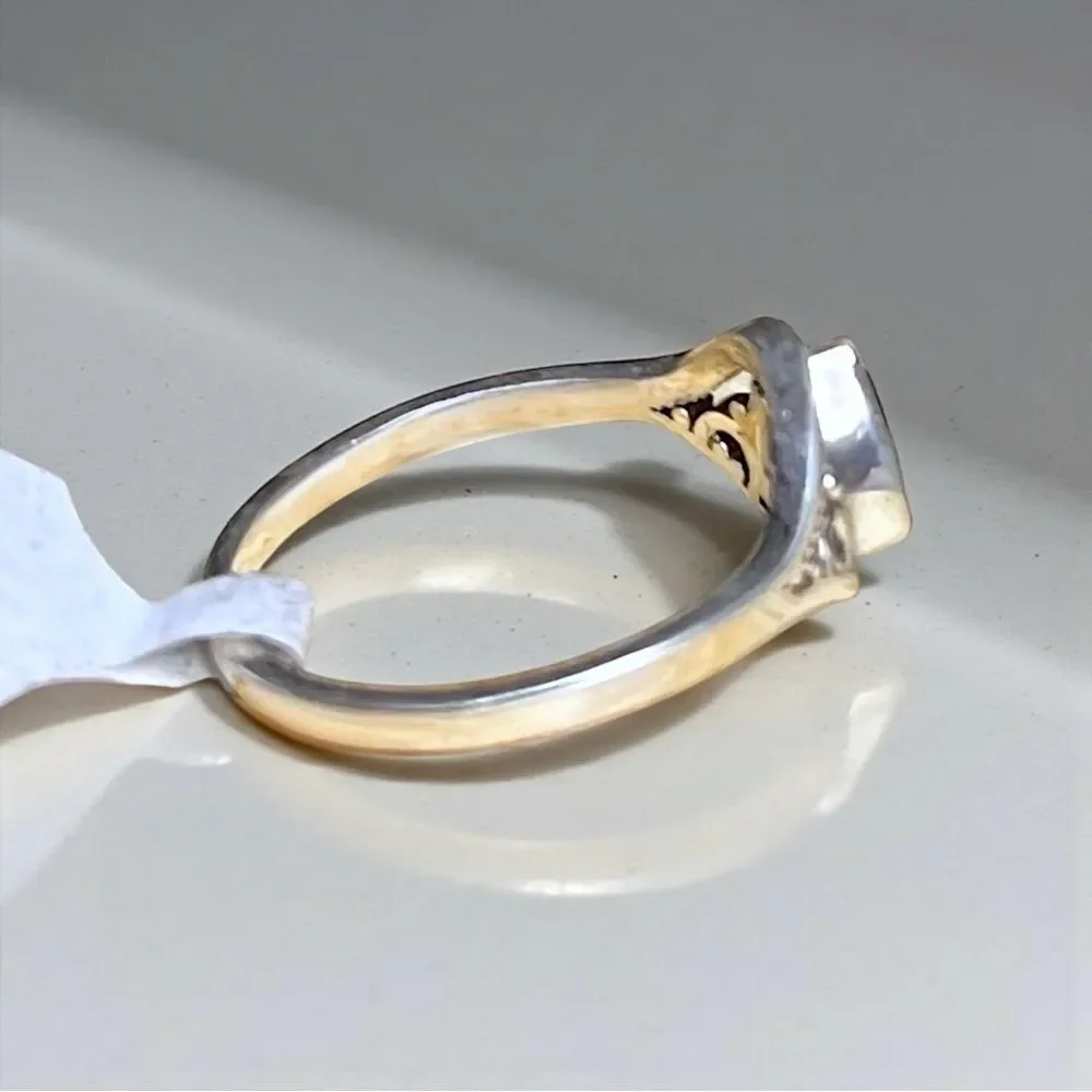 925 Sterling Silver this elegant